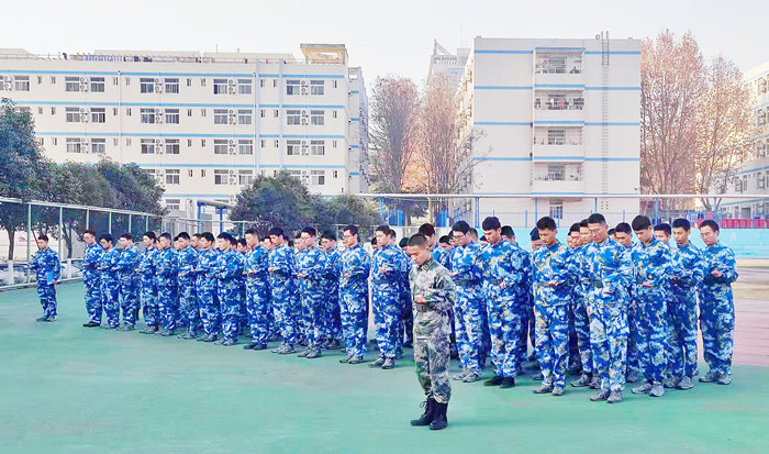 向死难者同胞默哀（临渭）